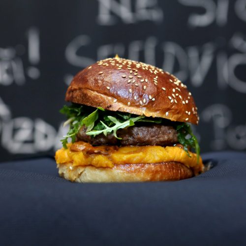 MAHA BAR burger-min